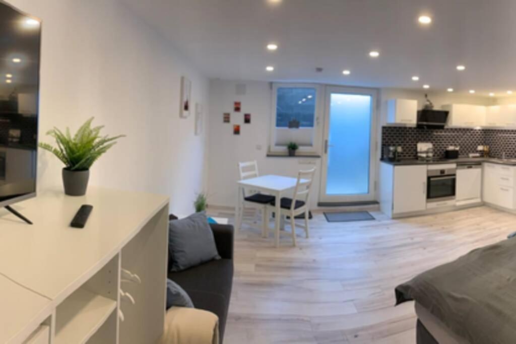 Modern Renovated Apartment Suited For Business Consultants - In Close Distance To Dt, Dhl And Un Campus - Reserved Parking Bonn Zewnętrze zdjęcie