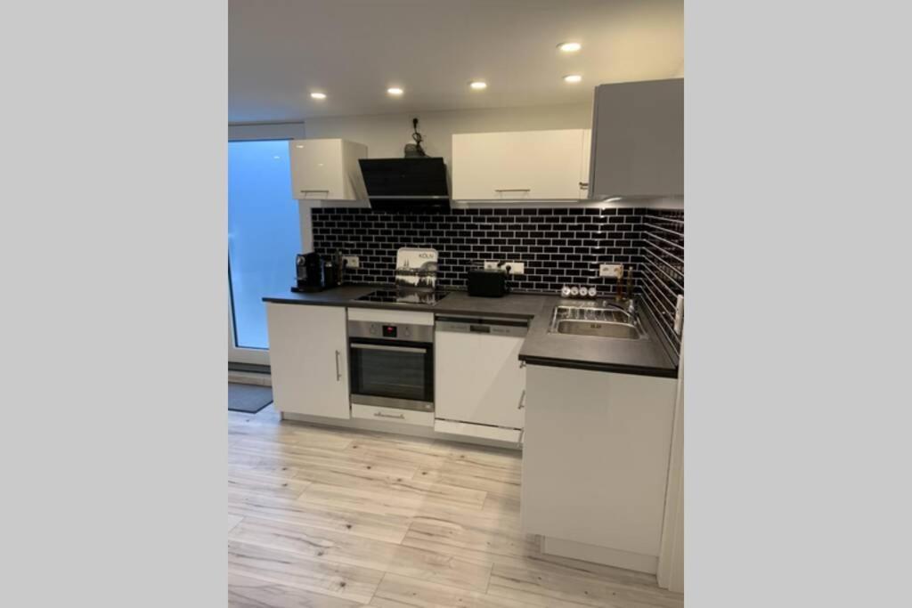 Modern Renovated Apartment Suited For Business Consultants - In Close Distance To Dt, Dhl And Un Campus - Reserved Parking Bonn Zewnętrze zdjęcie